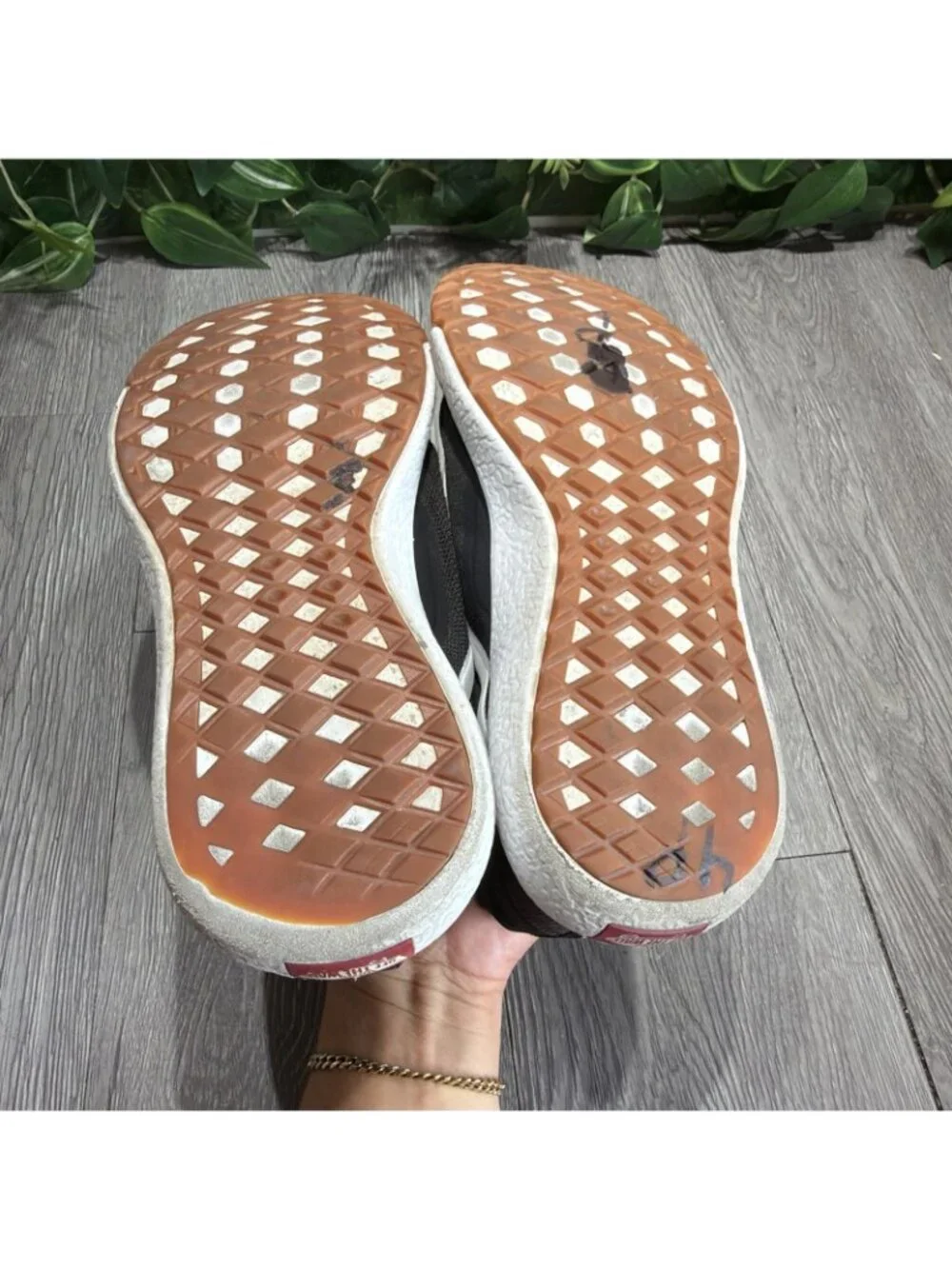 Vans Ultrarange Exo Black White Skate Casual Shoes Sneakers Women Size 8